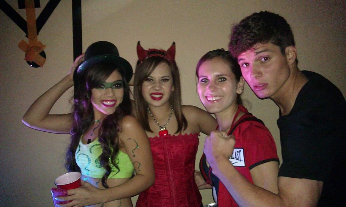 Joe D Martinez with Girls (3)
