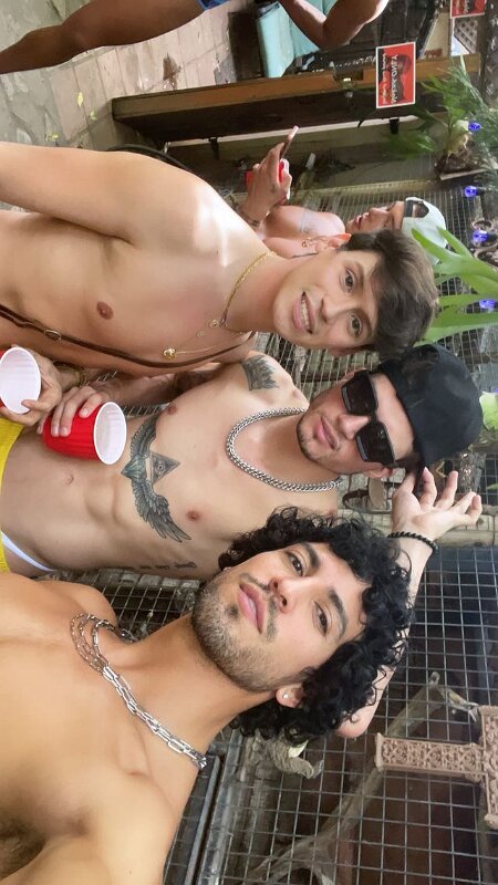 Joe D Martinez with his gay friends (1)