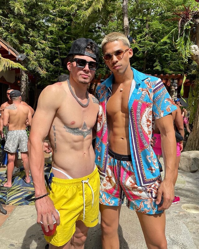 Joe D Martinez with his gay friends (22)