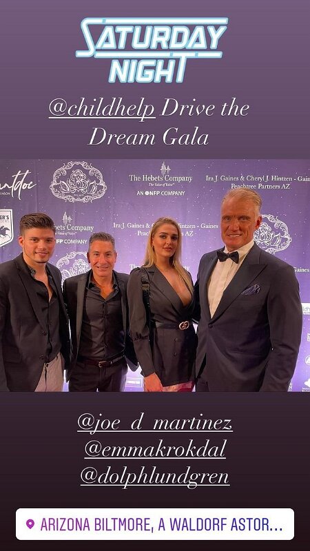 Joe D Martinez with his gay friends (24)