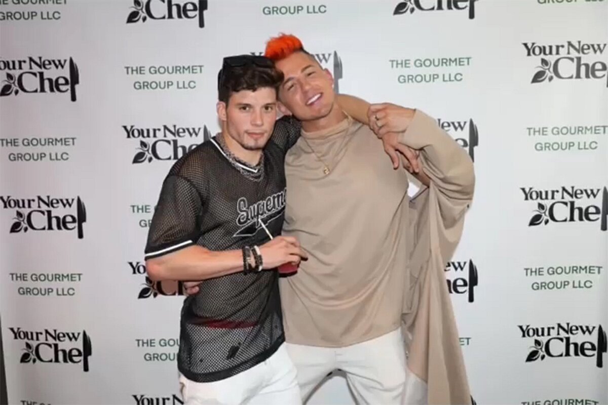 Joe D Martinez with his gay friends (36)