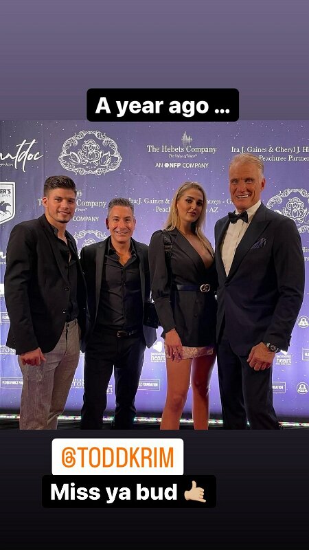 Joe D Martinez with his gay friends (42)